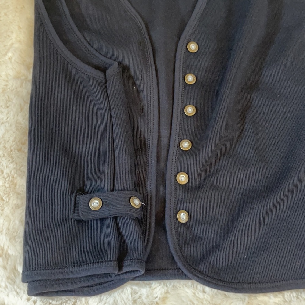 Vest - Picture 4 of 7